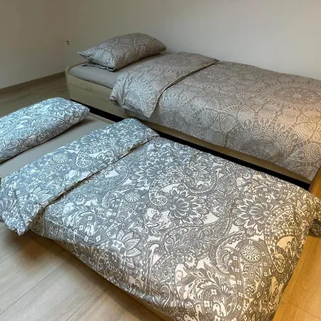 Grosse Ferienwohnung Gaestehaus Neubau Merzig 120M2 Extérieur photo