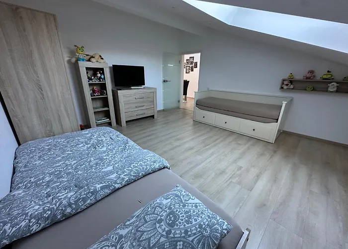 Grosse Ferienwohnung Gaestehaus Neubau Merzig 120M2