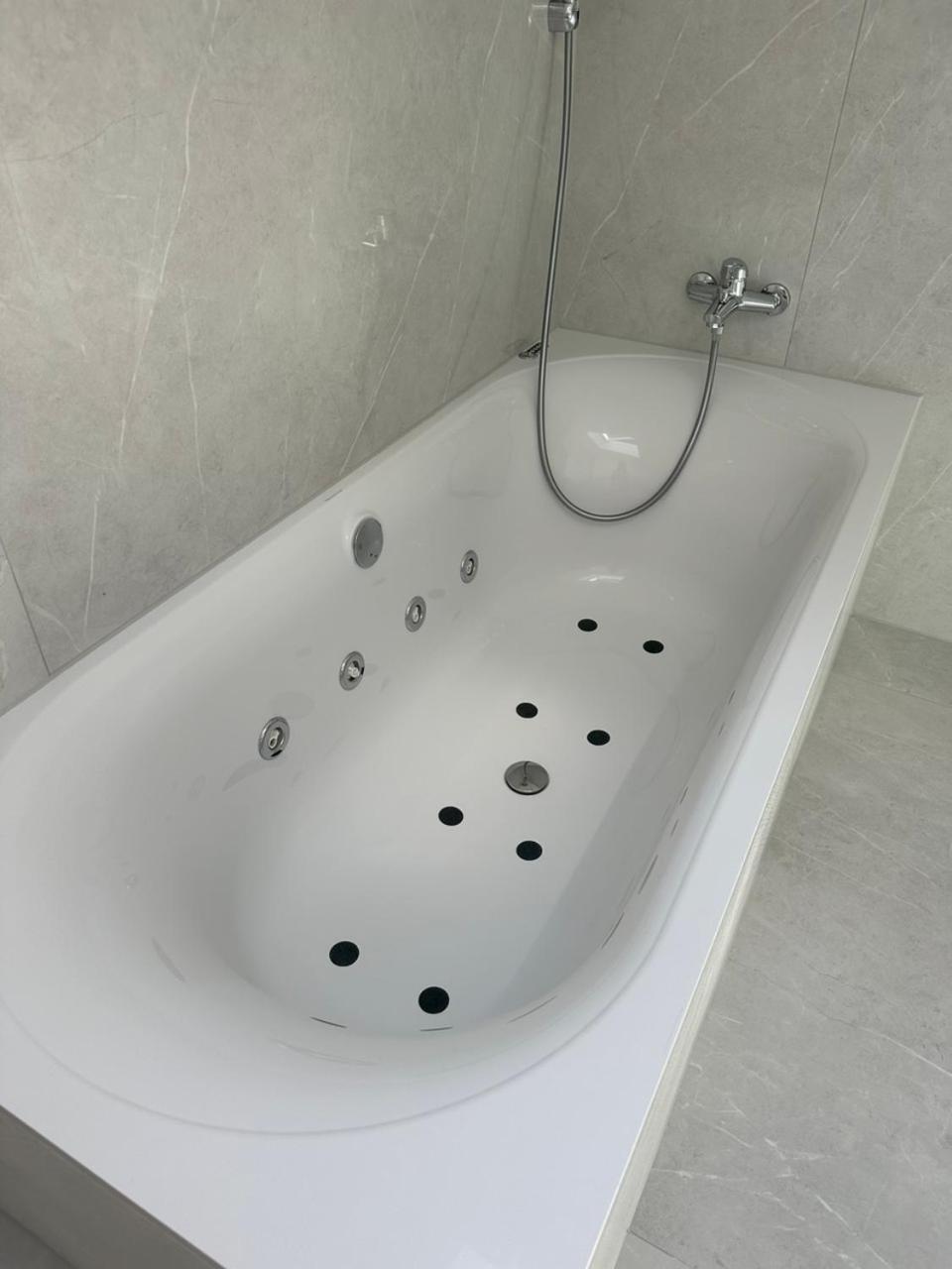 Grosse Gaestehaus Neubau 120m2 *