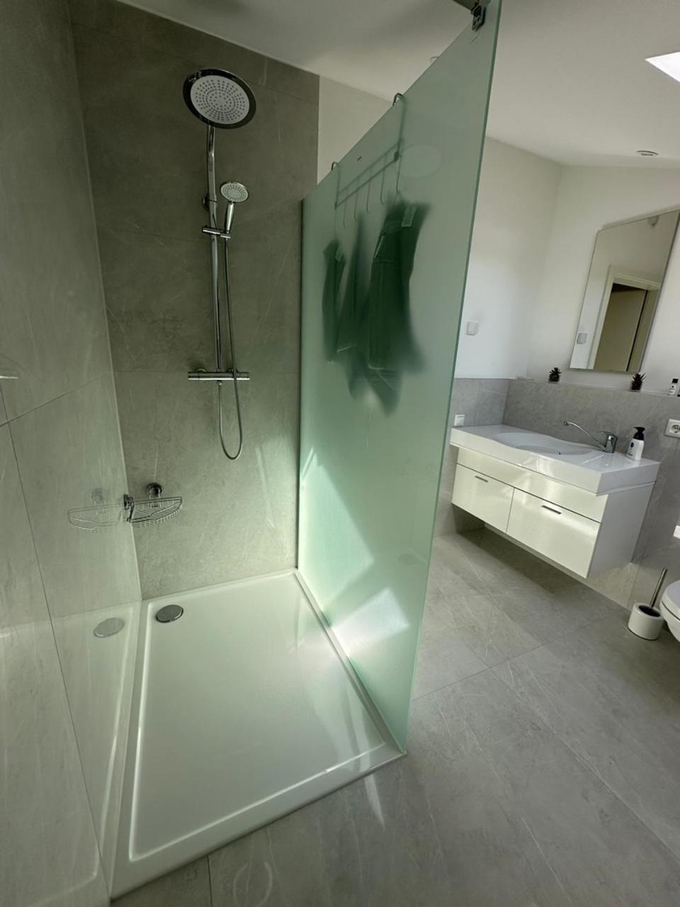 Apartment Grosse Gaestehaus Neubau 120m2
