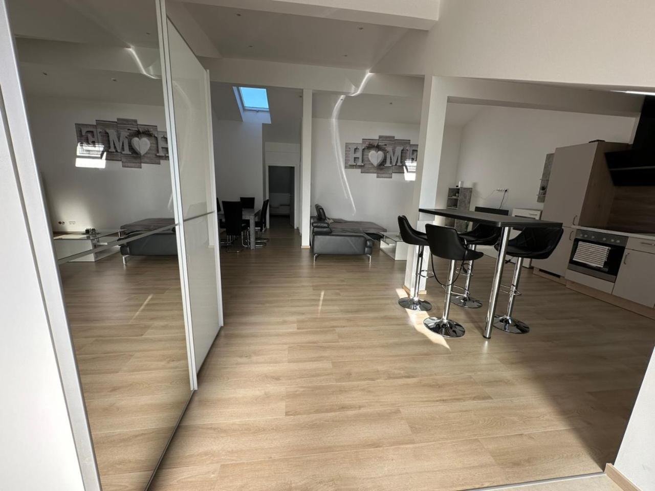Grosse Gaestehaus Neubau 120m2 Apartment *