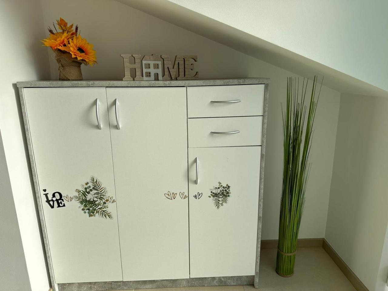 Grosse Gaestehaus Neubau 120m2 Apartment
