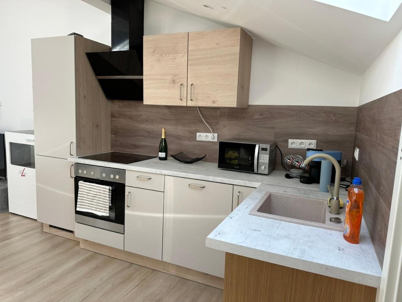 Grosse Gaestehaus Neubau 120m2 Merzig