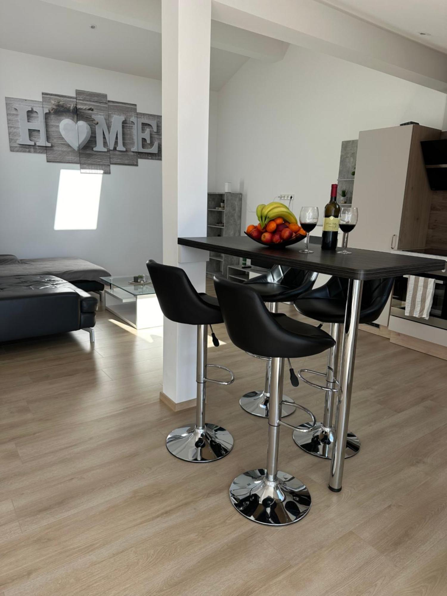 Apartment Grosse Gaestehaus Neubau 120m2 *
